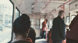 Raed Arafat: Am văzut că în unele mijloace de transport în comun nu se mai poartă mască / De noi depinde cum trecem prin valul care clar că e în creştere şi cât de serios va fi / Luni, 22 de judeţe au înregistrat creştere