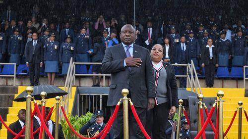 Președintele Africii de Sud supraviețuiește unui vot de punere sub acuzare în parlament/ Cyril Ramaphosa a recunoscut că avea 580.000 de dolari ascunși în canapea, după ce a vândut 20 de bivoli