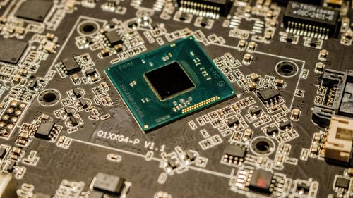 Compania asiatică Silicon Box investeşte 3,2 miliarde de euro într-o fabrică de cipuri în Italia / Investiţia va genera 1.600 locuri de muncă