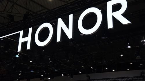 CEO-ul Honor, George Zhao, demisionează în contextul pregătirii companiei pentru listarea publică