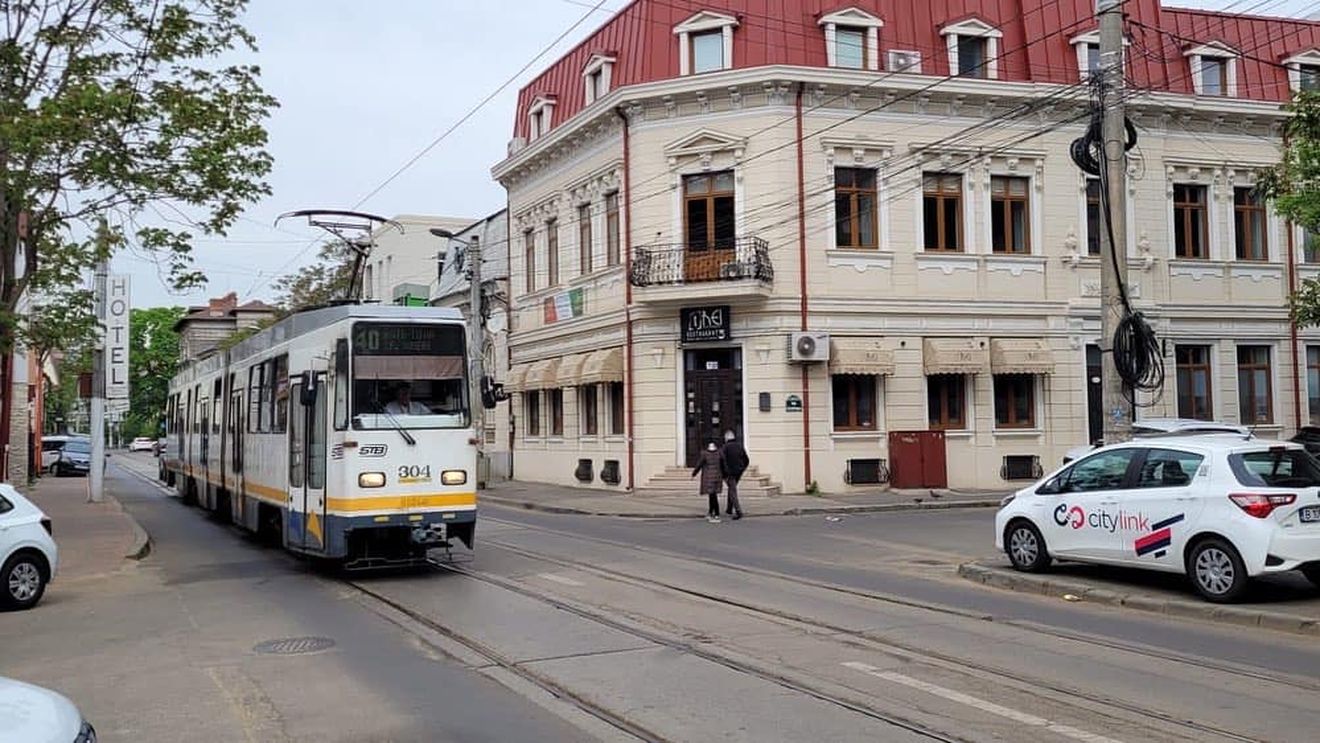 STB: Cauza probabilă a accidentului din zona Ştefan cel Mare din Capitală unde s-au ciocinit două tramvaie este eroarea umană