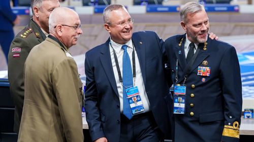 Ciucă: Unii politicieni din România cred că politica se poate face prin postări pe Facebook şi zgomot la TV / Diplomaţia, în special diplomaţia militară, funcţionează pe baze foarte diferite