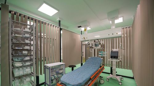 FOTO Cum arată unitatea de primiri urgențe a spitalului din Oradea, reabilitată cu 32 de milioane de lei: Boxe individuale, sală de decontaminare și izolator pentru pacienți în stare critică