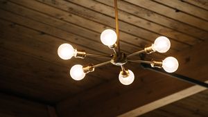 Ministrul Energiei, dispus să accepte ordinul ANRE de prelungire până la 30 iunie a perioadei de schimbare a contractelor de energie electrică dacă furnizorii „ies public cu comunicate” că acordă discount tuturor clienților