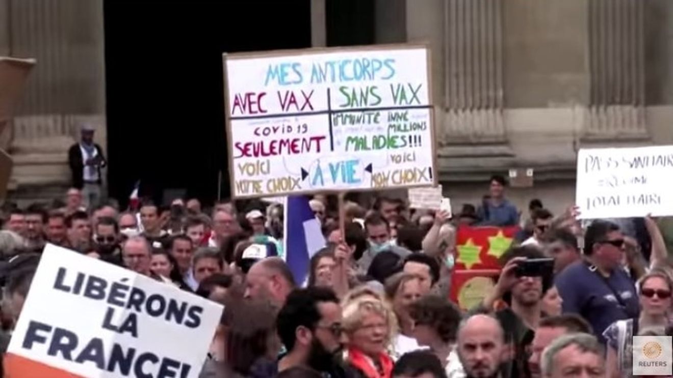 Zeci de mii de persoane au protestat în Franţa împotriva măsurilor mai stricte anti COVID