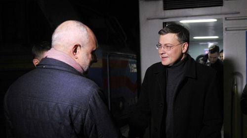 Comisarul european pentru comerț vizitează Kievul pentru a discuta despre sprijinul acordat Ucrainei
