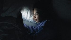 STUDIU Utilizarea excesivă de social media poate aduce probleme de somn pentru adolescenți