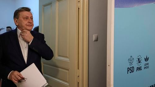 Crin Antonescu: Niciun preşedinte nu poate să schimbe un guvern, în România, nu poate să-l demită pe prim-ministru / Probabil că una din primele acţiuni va fi o readucere la zi, o reverificare a structurilor majoritare din Parlament