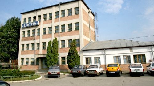 Se vinde la licitație prima fabrică din România care a produs lapte în pungă / Pentru clădirile Lactis Iași se cer 7,6 milioane de euro / Au trecut 9 ani de la falimentul fabricii