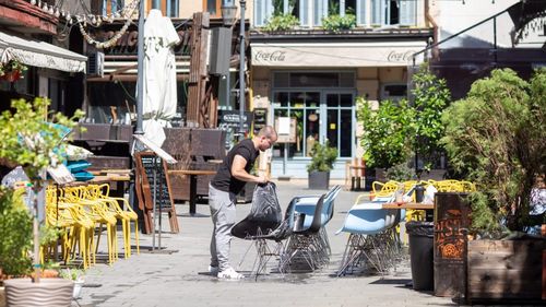 De luni se deschid terasele și plajele în România. Esențial: accesul se va putea face doar pe bază de rezervare / Toți clienții vor fi obligați să își lase datele de contact