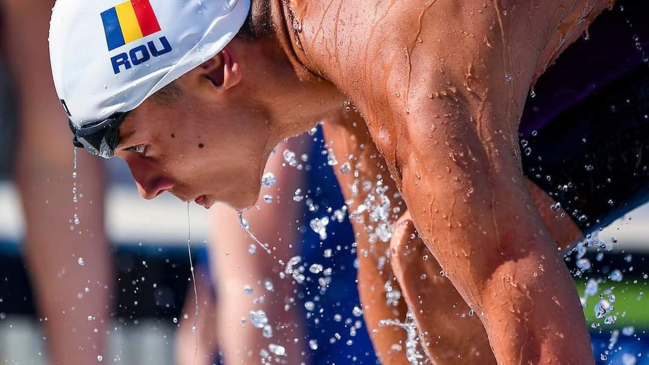 VIDEO David Popovici a câștigat medalia de aur la Campionatele Mondiale de Natație în proba de 200 metri liber. Dominație categorică pentru tânărul Popovici