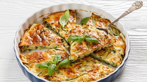 10 idei delicioase de rețete cu dovlecei pentru masa de prânz / Pot fi preparați inclusiv la grătar, iar apoi adăugați în tarte și supe