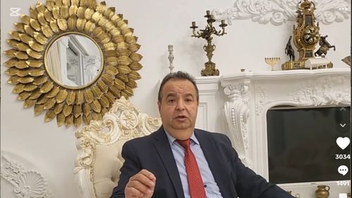 VIDEO Dorin Cioabă, ”regele romilor”, cere comunității să voteze Lasconi: ”Legionarii ne-au omorât / Georgescu vrea să ne elimine” / Romii din România au fost deportați și uciși la comanda dictatorului Ion Antonescu, pe care Călin Georgescu îl consideră ”erou național”, la fel ca pe Codreanu, fondatorul Mișcării Legionare
