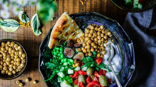 STUDIU Dieta vegană reduce masiv daunele aduse mediului înconjurător de producția de alimente