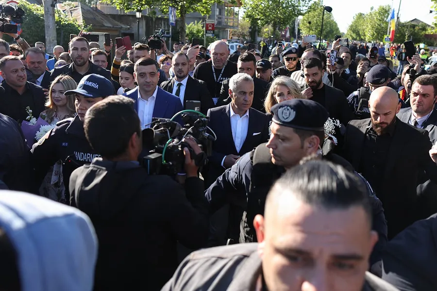 calin georgescu george simion alegeri prezidentiale 2025