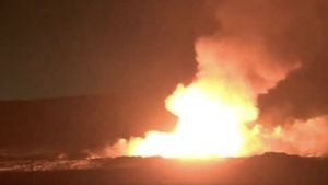 Erupție vulcanică în curs de desfășurare în Islanda