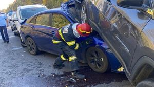 Autoturism strivit de un SUV, pe A1 București-Pitești / Cinci mașini implicate în accident / O femeie a ajuns la spital
