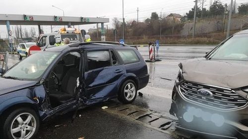 Accident pe Autostrada Soarelui, la stația de taxare: O victimă încarcerată, alte două transportate la Spitalul Municipal Fetești