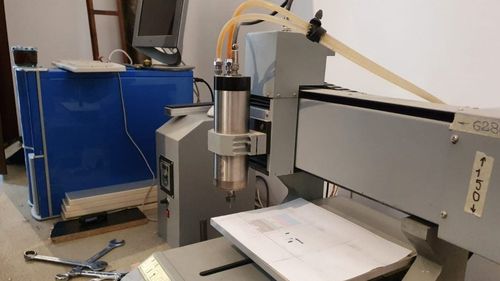 FOTO Procurorii DIICOT susțin că l-au prins pe cel mai bun falsificator de bancnote de plastic: un bucureștean care ar fi falsificat 17.065 de bancnote de 100 de lei