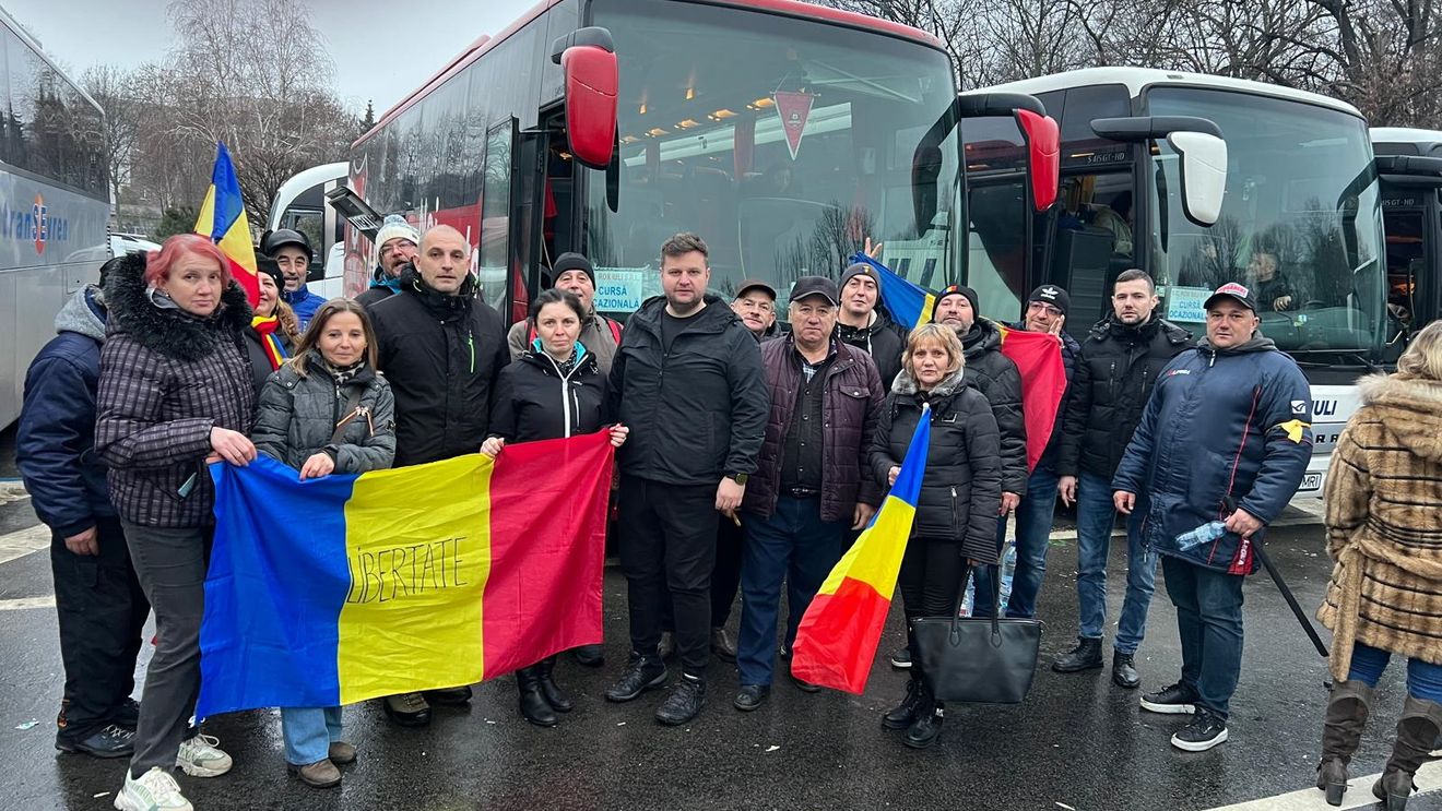 Autocarul FC Hermannstadt a dus oameni din Sibiu la protestul AUR din București / „Nu clubul de fotbal a trimis autocarul la protest, ci partidul AUR a închiriat mai multe mașini”