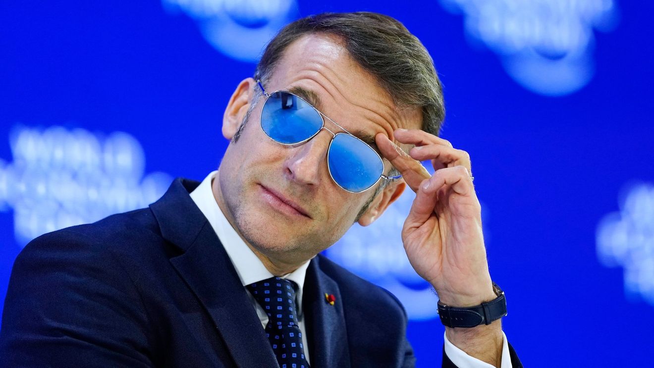 Macron s-a prezentat la Forumul de la Davos cu ochelari de soare, din cauza unei rupturi de vas de sânge la ochi