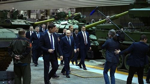 Putin cere creşterea producţiei de armament: "Trebuie să ne dublăm şi să ne triplăm eforturile în această direcţie"