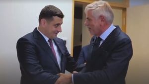Lider politic din Belgia care s-a întâlnit cu George Simion înainte de turul doi afișează simboluri naziste și motto-ul SS