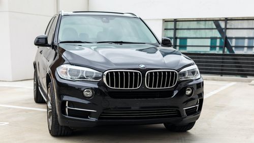 Preţurile ridicate ale maşinilor au ajutat BMW să raporteze un profit peste estimări în trimestrul 3 / Profitul înainte de taxe al BMW s-a situat la 4,1 miliarde de euro, depăşind estimările de 3,4 miliarde de euro