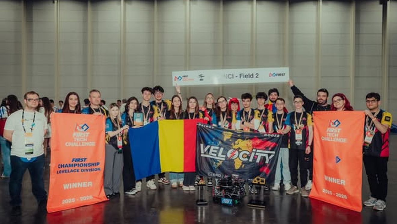 Premierul Ilie Bolojan, despre Cristi Chivu și performanța elevilor români la campionatul mondial de robotică: Sunt noi confirmări că românii pot performa la cel mai înalt nivel prin seriozitate, pasiune și profesionalism