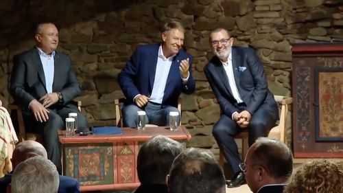 Poliția cumpără 600 de BMW-uri de la firma lui Michael Schmidt cu 98 de mil. lei / Sindicaliștii din poliție acuză o licitație cu dedicație / Iohannis a beneficiat gratuit de mașini BMW când era primar, iar în timpul campaniei din 2014 a locuit într-un apartament al omului de afaceri