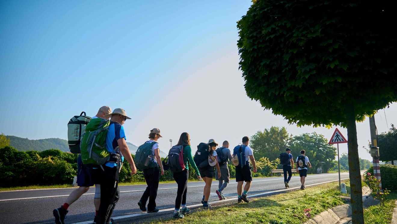 Via Transilvanica, premiată la Berlin cu EcoTrophea 2025 / „Drumul care uneşte”, un proiect iniţiat în anul 2018 de Asociaţia Tăşuleasa Social din judeţul Bistriţa-Năsăud, reprezintă un traseu turistic de lungă distanţă, de 1.400 kilometri, ce traversează România pe diagonală