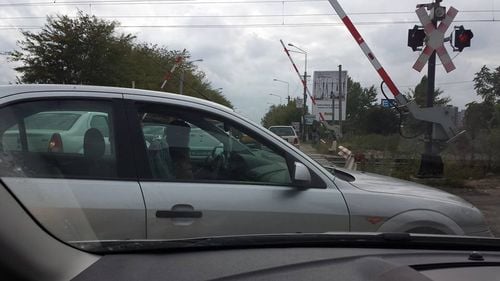 Trecerea la nivel cu calea ferată de la Petricani, care leagă Bucureștiul de Voluntari, închisă în perioada 27 iunie - 1 iulie