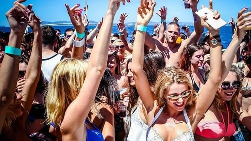 Serviciul de ambulanţă din Ibiza e aproape de colaps / Serviciul e asaltat de apelurile petrecăreţilor care invocă probleme legate de droguri