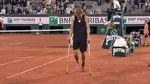 VIDEO: Imaginea zilei în tenis: de la cârje la titlul visat la Roland Garros