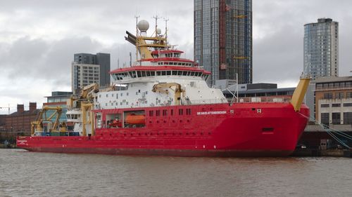 Noua navă de explorare polară britanică revine cu defecte grave în șantier. Managerul șantierului a dat vina pe ”românii împuțiți” și a fost suspendat