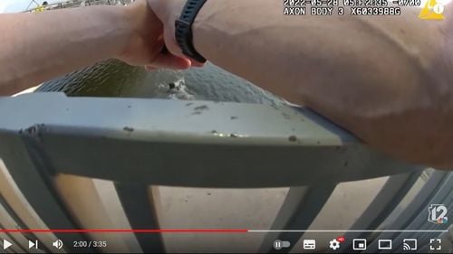 SUA: Un om al străzii s-a înecat în fața a trei polițiști care au refuzat să intervină