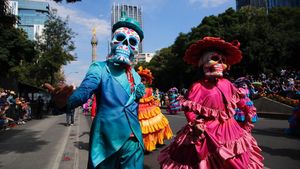 Peste un milion de persoane la parada de Ziua Morţilor din Mexic
