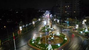 Primarul Sectorului 4 face sondaj pe Facebook privind iluminatul de sărbători, fără precizări privind costurile / Mai mulți cetățeni propun o perioadă mai scurtă și program de câteva ore seara pentru aprinderea luminițelor