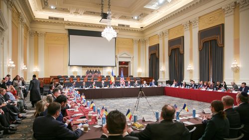 Premieră pentru România în Congresul american: record de participanți pentru onorarea Comisiei Wiesel la 20 de ani de la înființare/ Eforturile României în combaterea antisemitismului și promovarea memoriei Holocaustului, lăudate în Congres