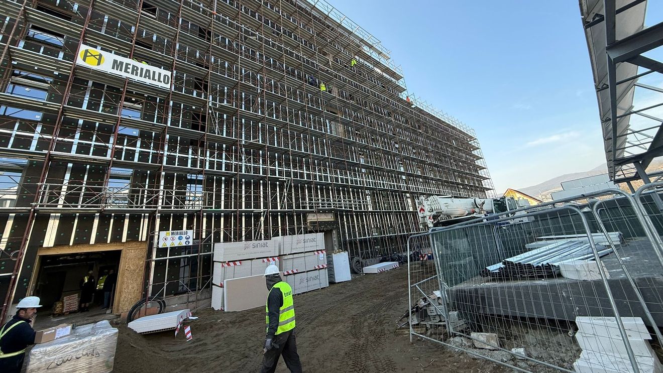 Investiția privind construirea noilor secții de oncologie și cardiologie intervențională ale Spitalului Județean de Urgență din Alba Iulia, scoasă din PNRR și depusă spre finanțare prin POS. Gradul de finalizare: 62%