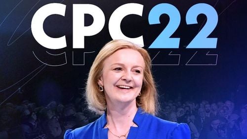 UK, sub spectrul anticipatelor: Premierul Liz Truss se adresează conferinței Partidului Conservator pentru prima oară în calitate de lideră. Partidul scade catastrofal în sondaje după gafele cu privire la reducerea impozitelor pentru bogați