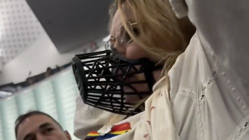 Diana Şoşoacă, șefa partidului extremist SOS: ”Am ales să fim vocea raţiunii şi a echilibrului (...) Am solicitat forţelor suveraniste să ne adunăm, pentru că există posibilitatea unui guvern suveranist”