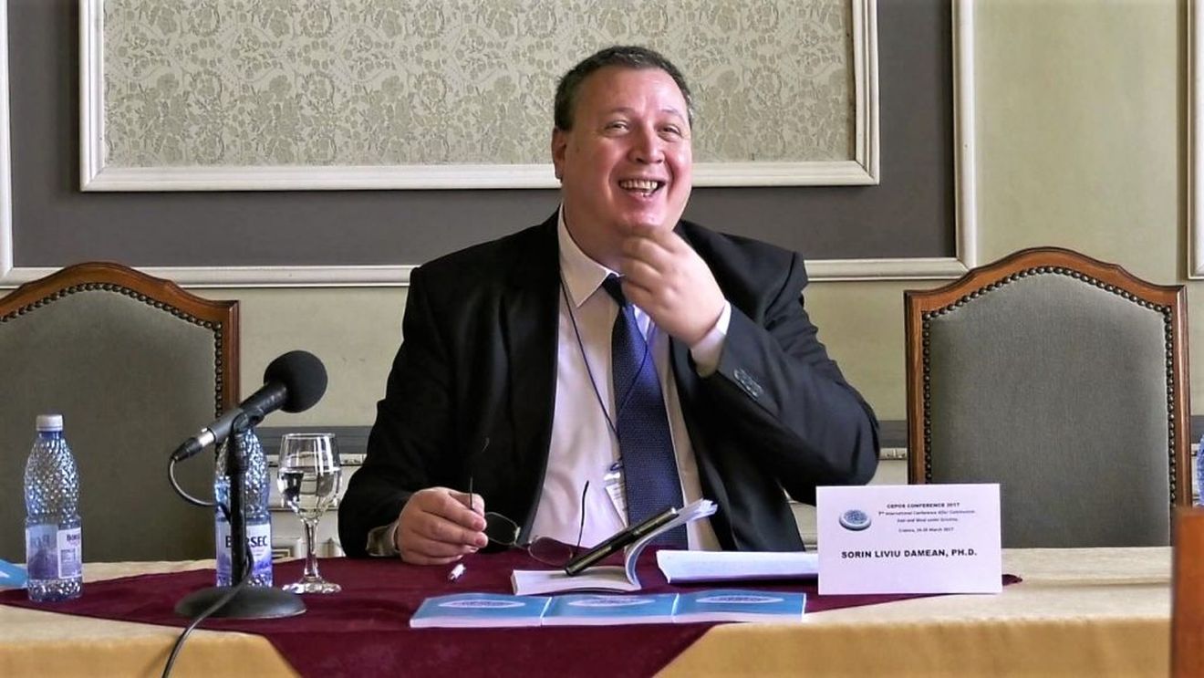 Decanul unei facultăți de stat din Craiova e fondatorul fantomaticului centru care urma să semneze un acord cu Rusia