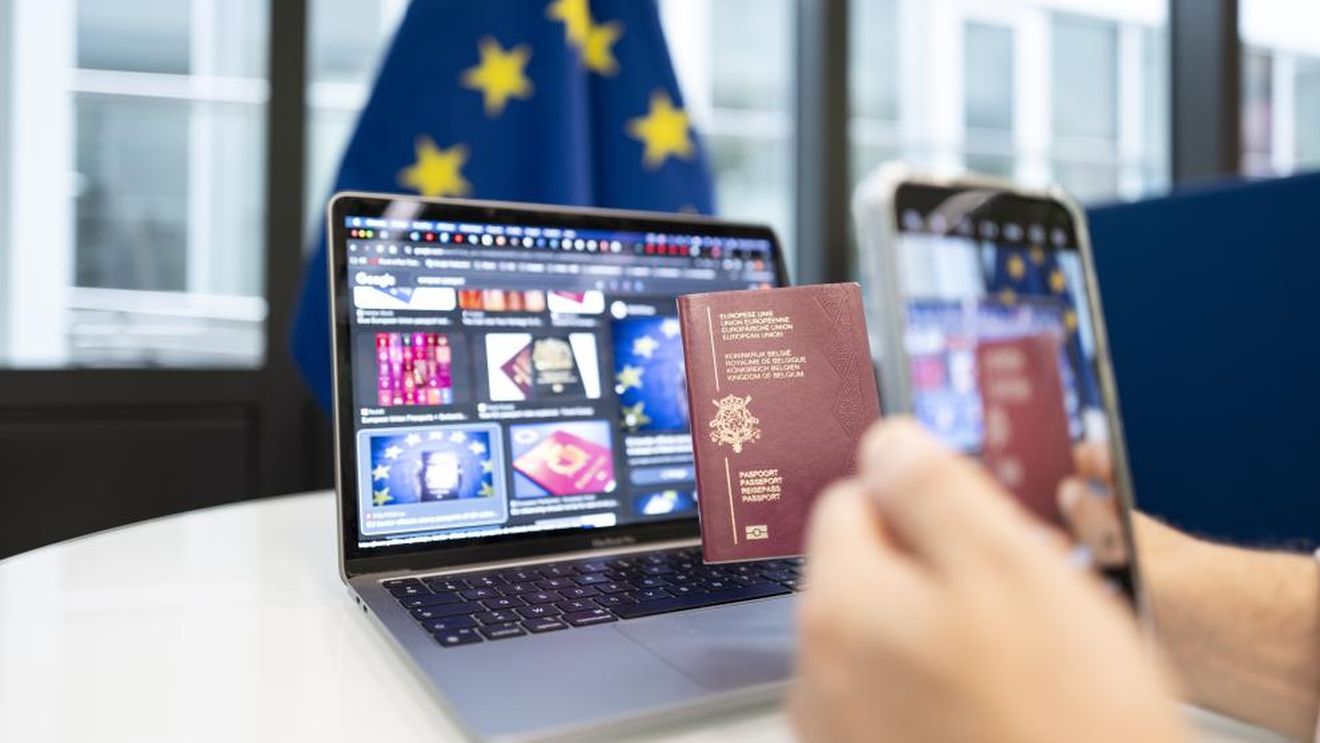 Portofelul digital european: cât de sigur este și ce riscuri aduce noua identitate electronică a UE / Va permite cetățenilor să își dovedească identitatea online în întreaga Uniune Europeană