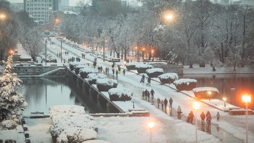 Recomandările polițiștilor pentru șoferi în cod galben de ninsori, ploi și viscol