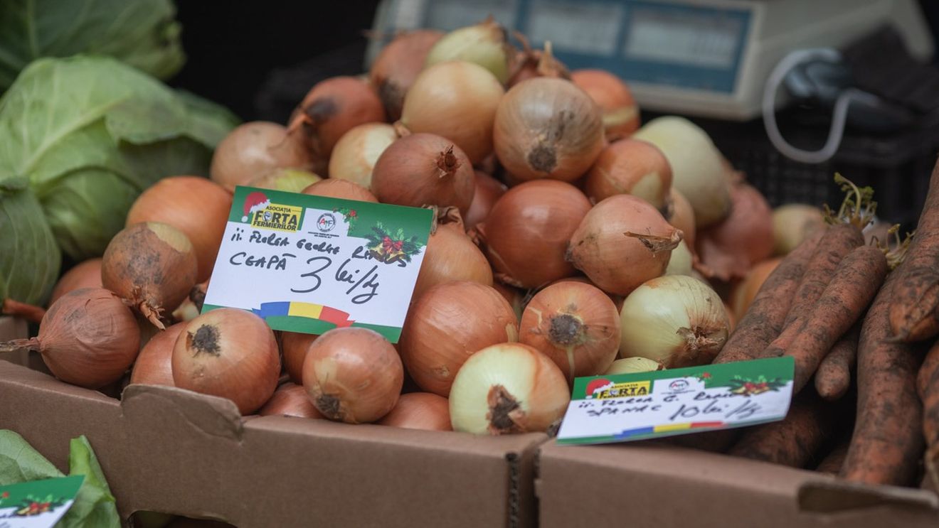 Morcovi strâmbi și legume neconforme, acceptate la vânzare de hypermarketuri din Marea Britanie pentru a-i ajuta pe fermierii afectați de secetă și a reduce risipa alimentară