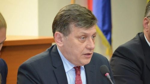 Crin Antonescu va candida în locul soției sale pe listele PNL la europarlamentare / Surse: A intrat în cursă pentru a contrabalansa aripa PDL