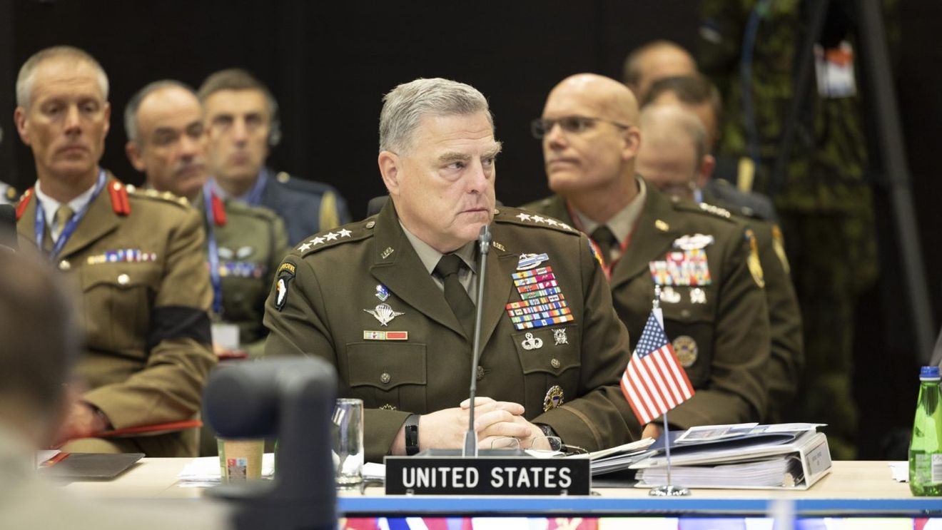 Razboiul lui Trump cu șefii spionilor și de la Pentagon face noi victime