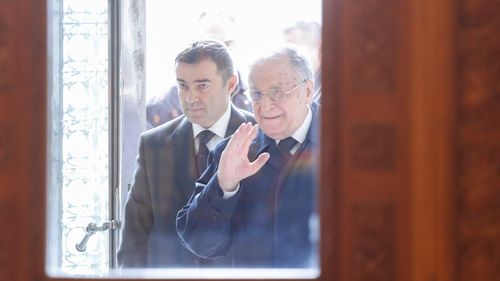 BREAKING 7 august 2025, declarată de guvern zi de doliu național în memoria lui Ion Iliescu, în ciuda dosarelor Revoluției și Mineriadei. ”Instituțiile de cultură își vor adapta programul difuzat și activitățile organizate în mod corespunzător acestei zile”