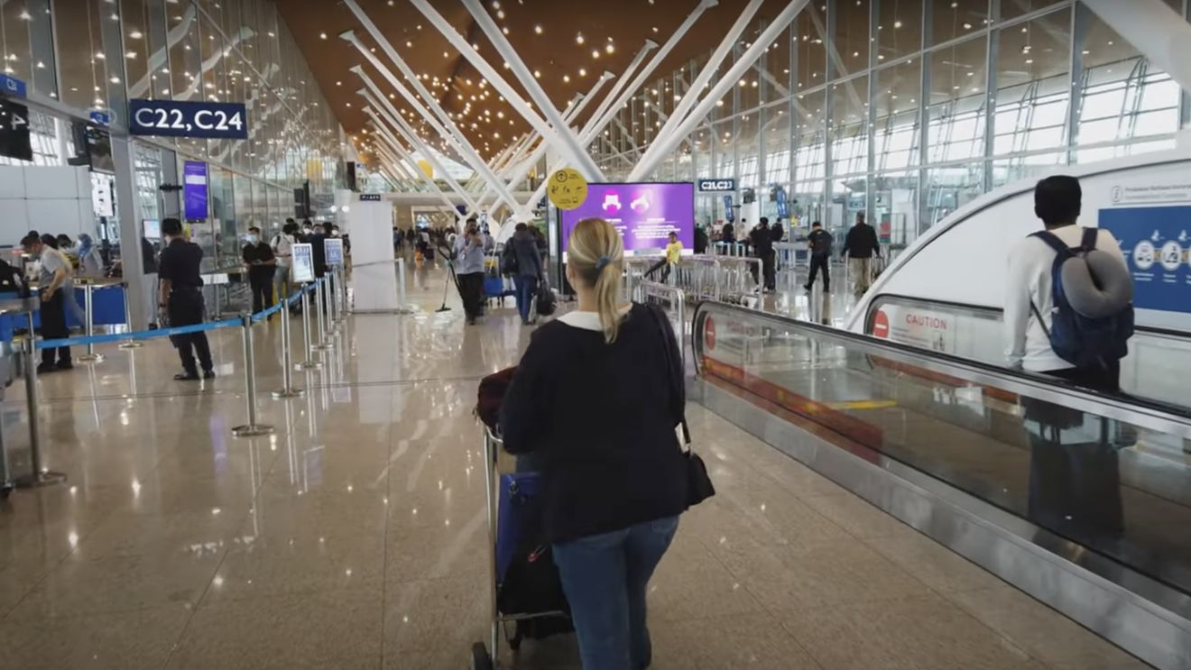 O scurgere chimică a dus la îmbolnăvirea a 39 de persoane pe aeroportul din Kuala Lumpur din Malaysia